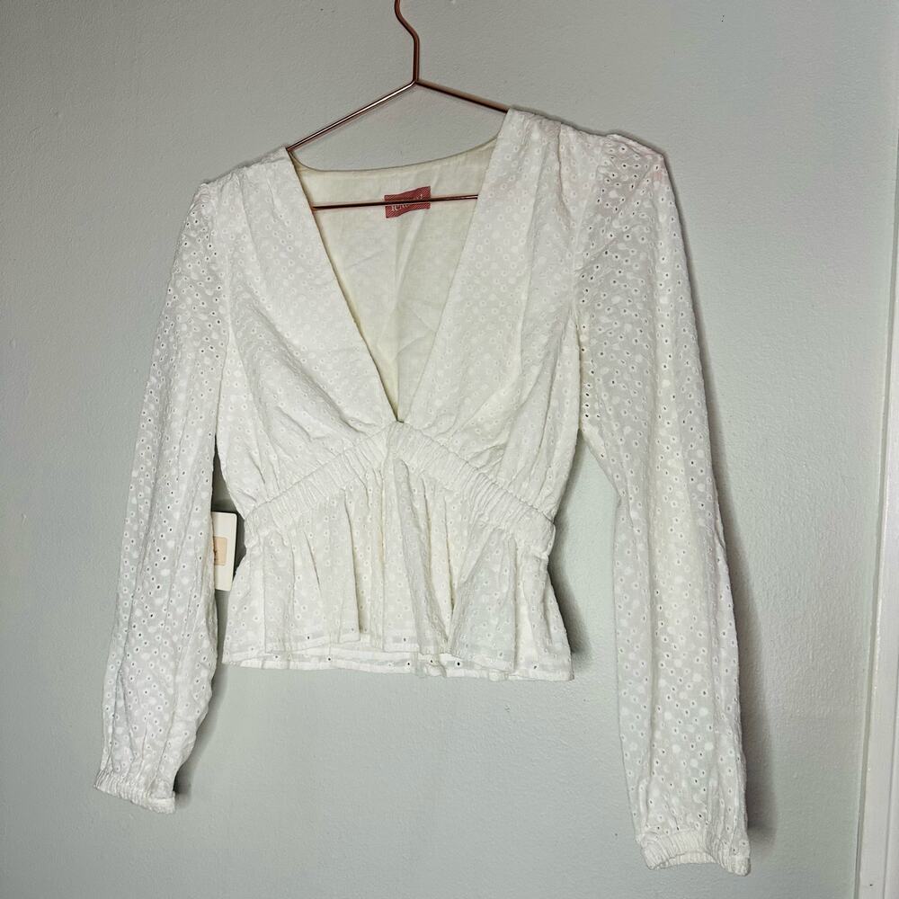 NWT LeRumi Women's White Crochet Eyelet V-Neck Long Sleeve Crop Top Size Small